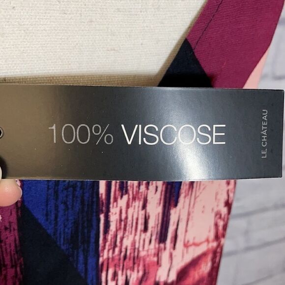 LE Chateau Abstract Viscose Crêpe Double V Size XXS - Picture 8 of 10